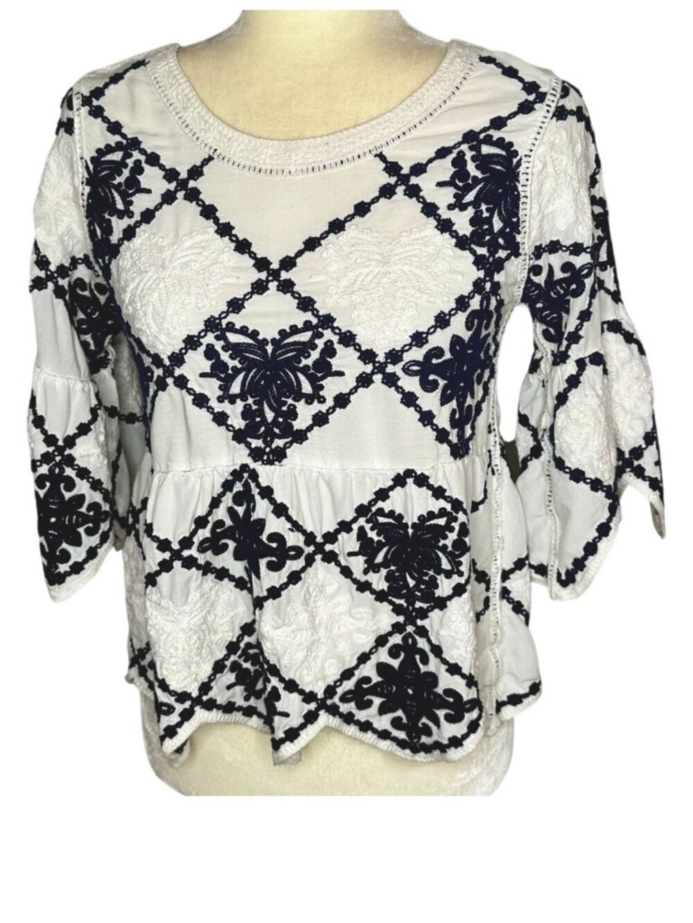 Kindred Anthropologie Embroidered Blouse White Navy Floral Boho Top Large
